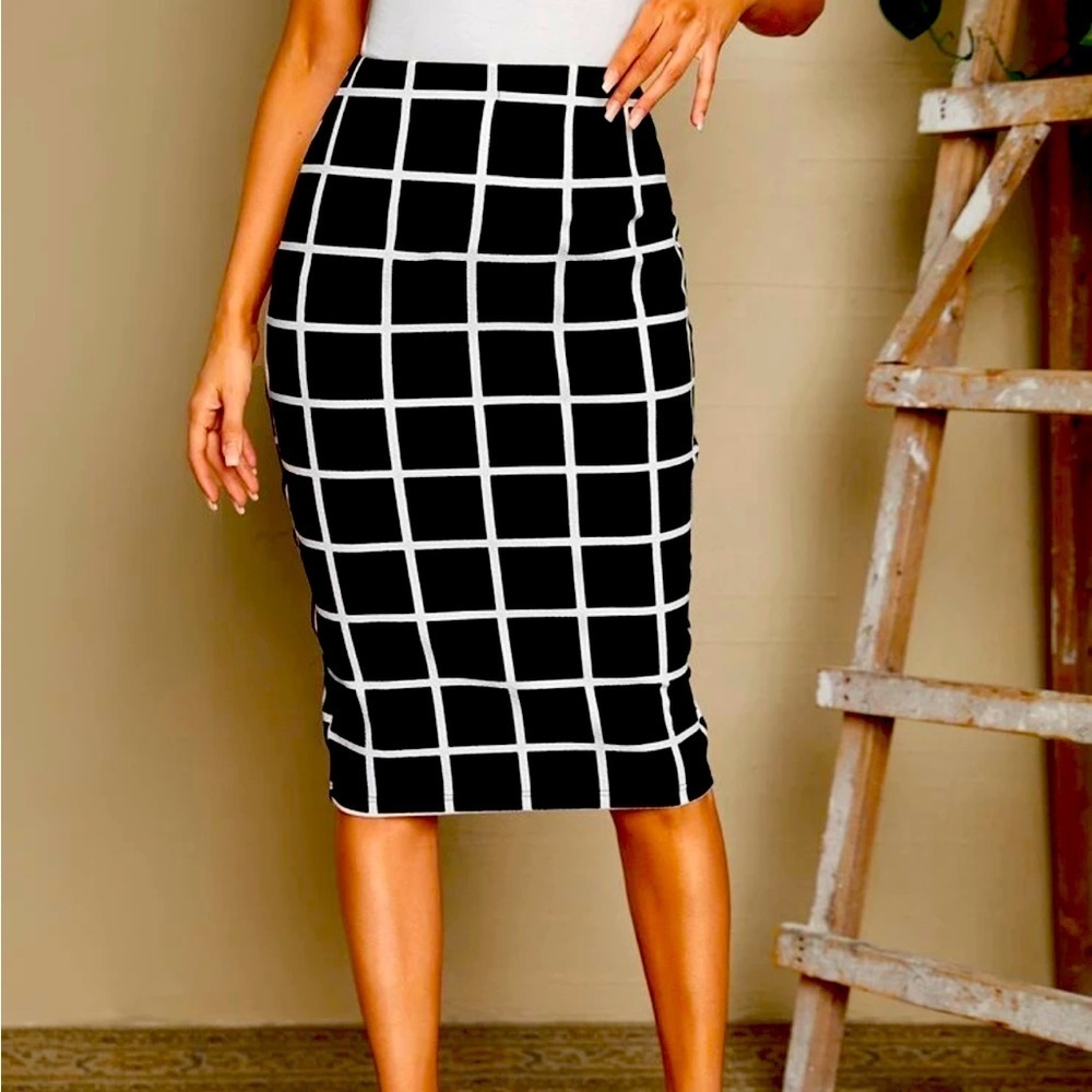 Black and White Graph Lined Pencil Skirt